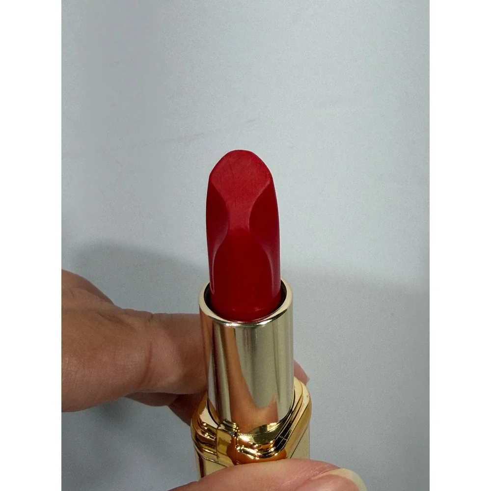 L'Oreal Colour Riche The Reds Lipstick 187 Successful Red Gold Tube